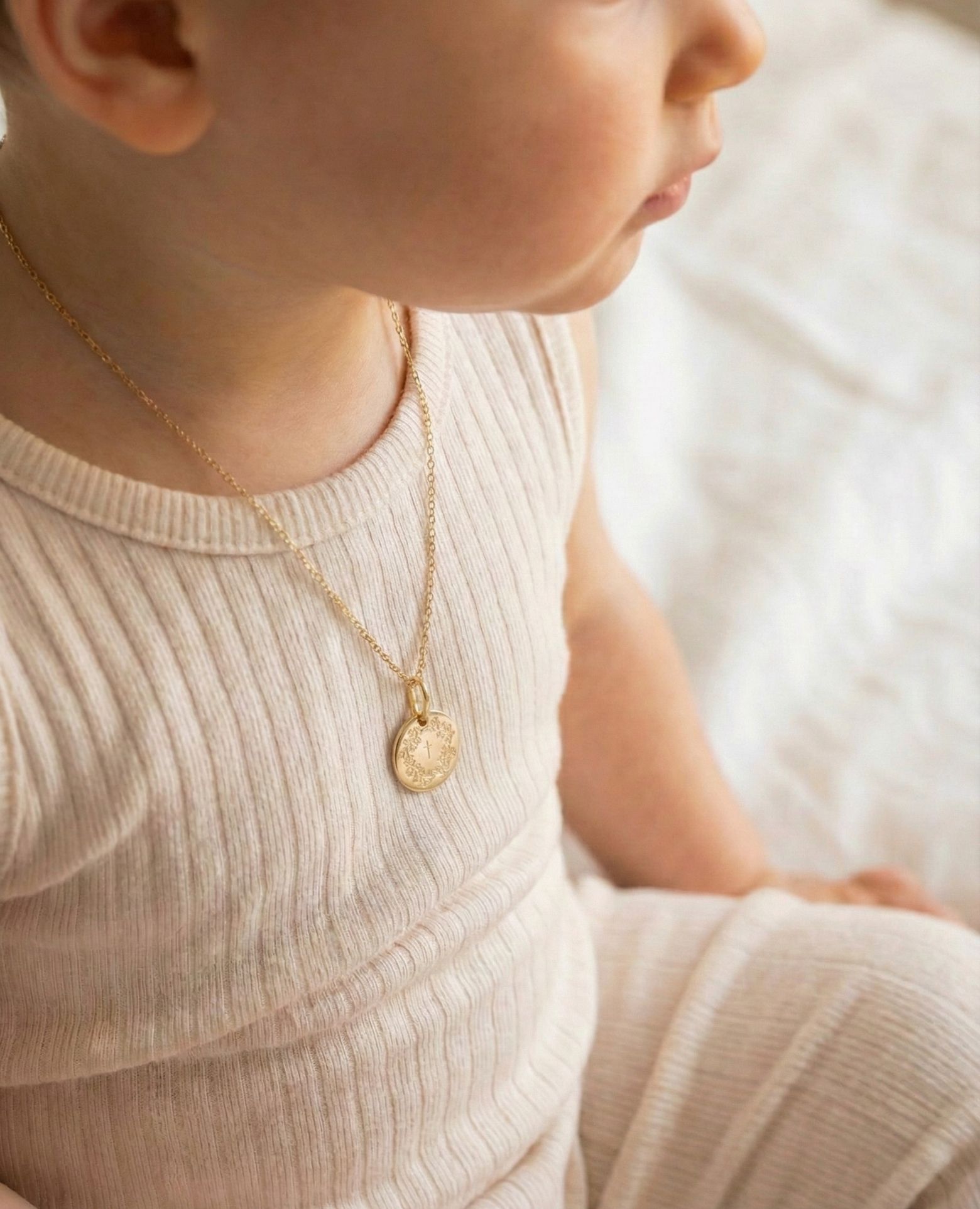 Médaille baptême couronne de fleurs et sa croix